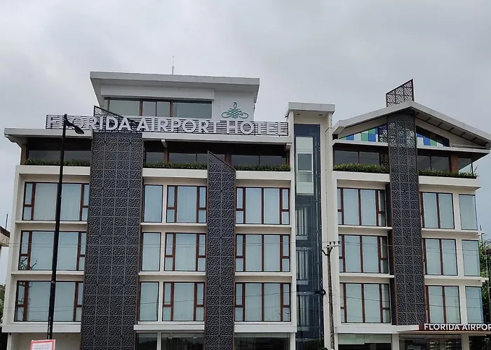 Kochi Hotels near Cochin International Airport (COK)