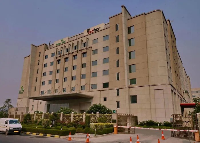 New Delhi Hotels near Delhi International Airport (DEL)